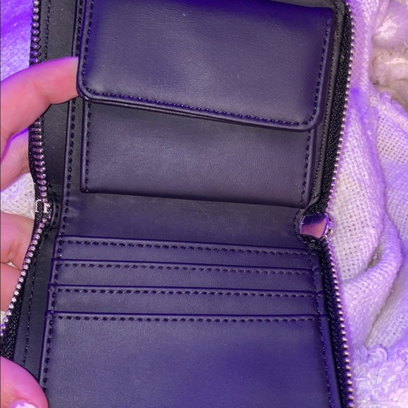 GUESS wallet - Picture 3 of 5